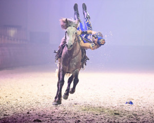 Президент назарына ұсынылған Nomad Stunts тобының өнерінен фоторепортаж