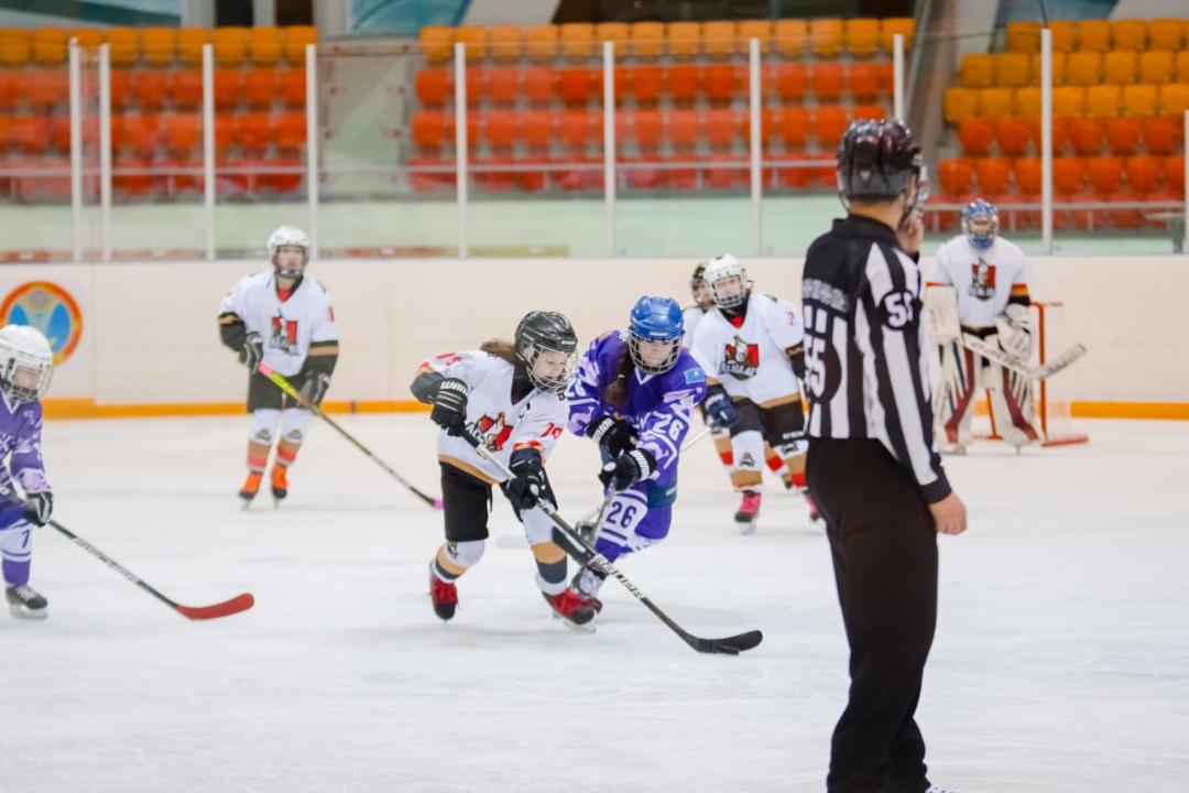 Астанада қыздар арасында шайбалы хоккейден ел чемпионаты өтті