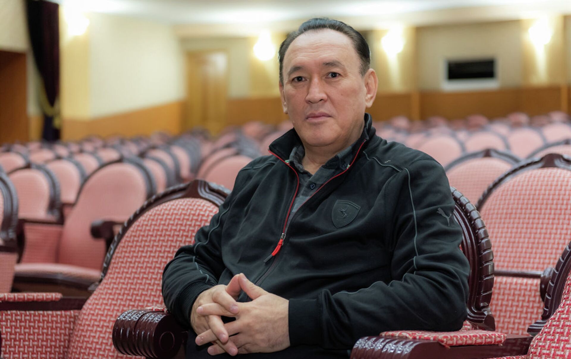 Мұрат АХМАНОВ, Қазақстанның еңбек сіңірген қайраткері: Кино танымал етсе, театр жан дүниені жетілдіреді