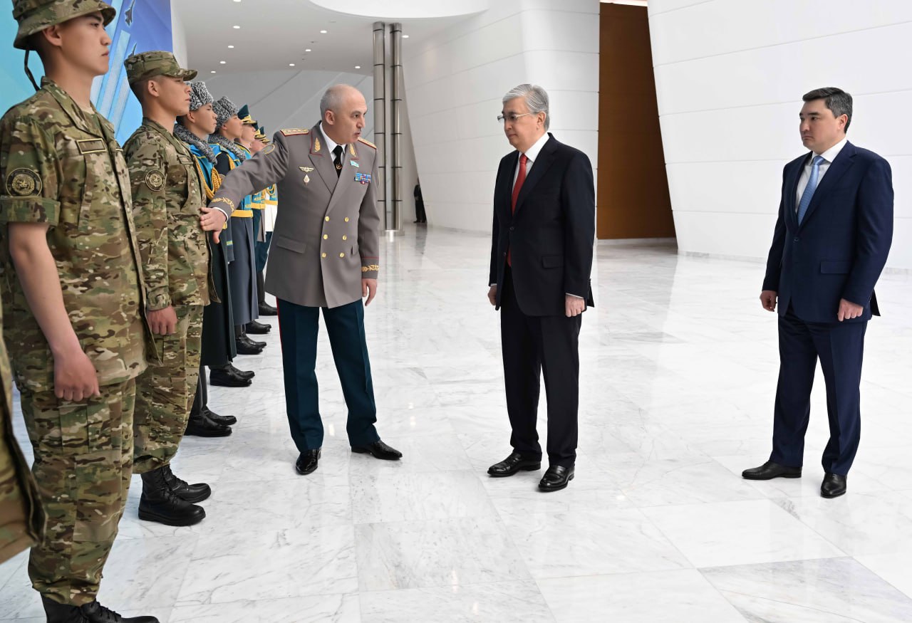 Президентке әскери қызметшілердің киім үлгілері таныстырылды