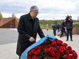Қасым-Жомарт Тоқаев Ржевтегі совет солдатына арналған мемориалға барды