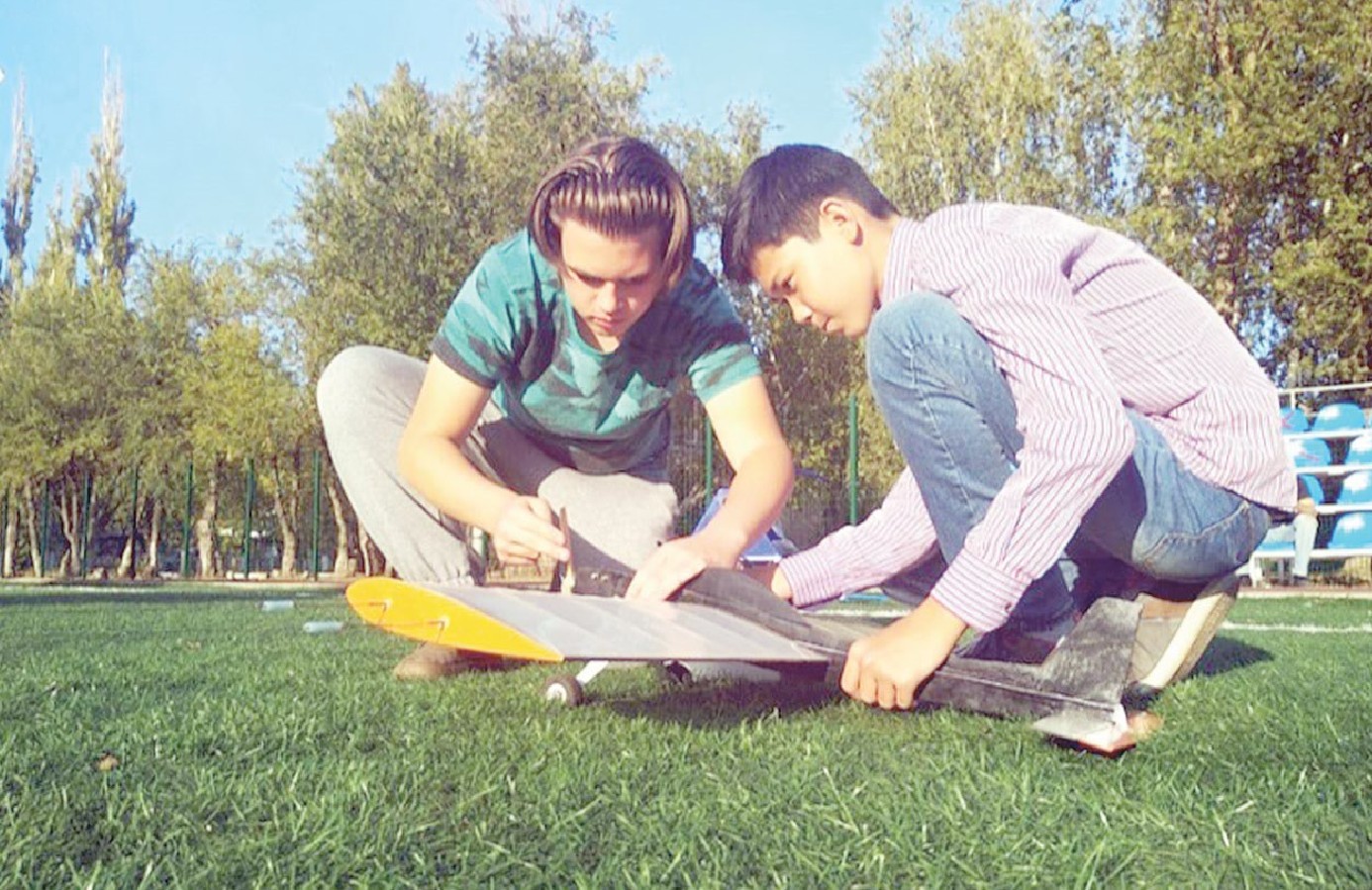 Ұшақ пен кеме жасаған