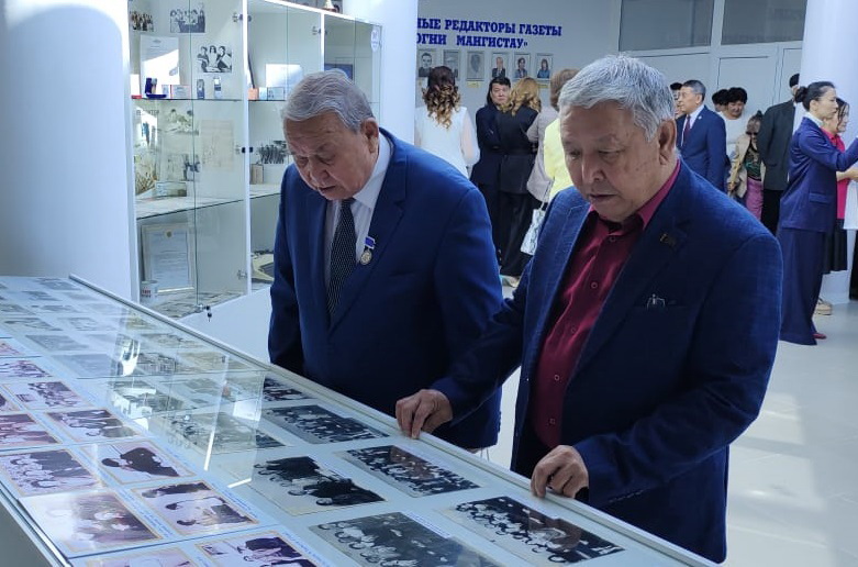 Газет мерейтойымен құттықтады