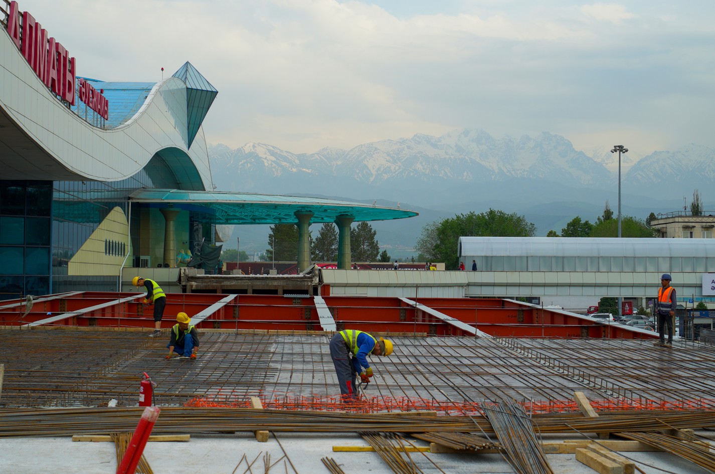 Алматы әуежайында жолаушылар екі есе артады