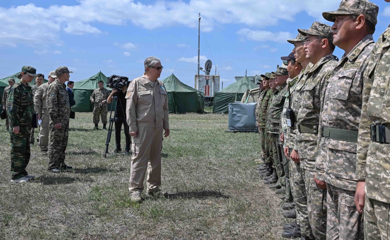 Мемлекет басшысы өрт сөндіруге жұмылдырылған құтқарушылармен кездесті