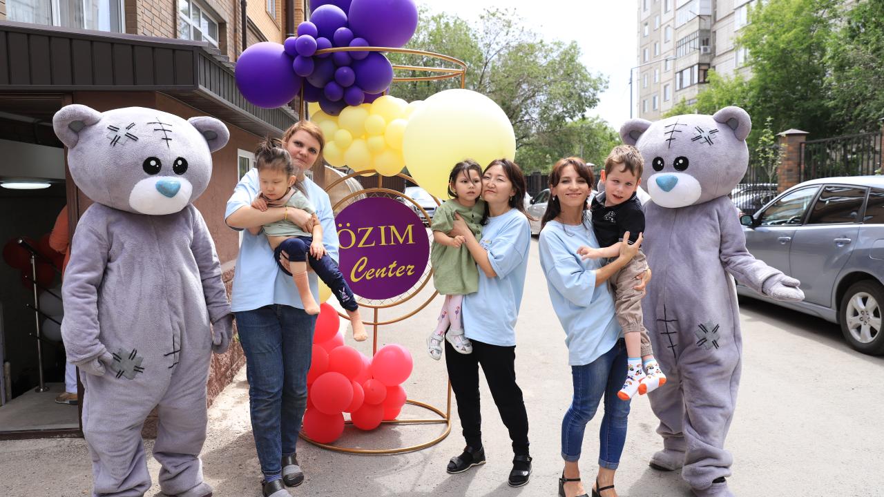 Шуаққа толы шағын үй