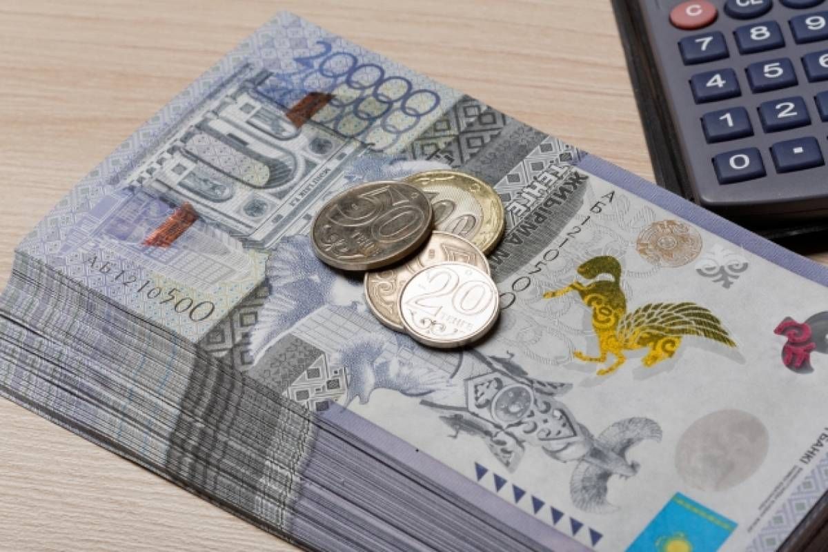 Ақтөбеде 70 мұғалім заңсыз үстемеақы алып отырған