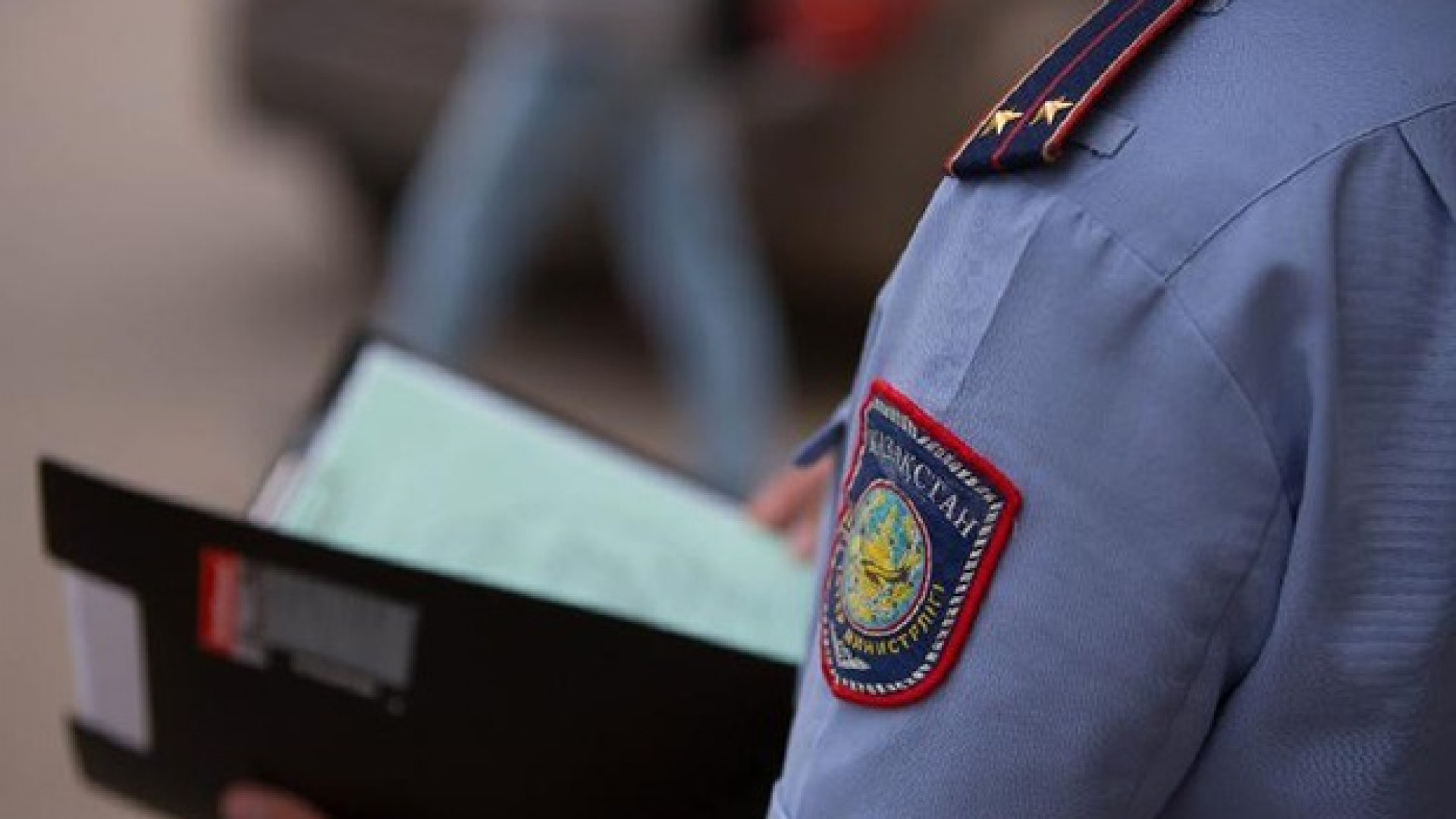 Алматы полицейлері өзіне қол жұмсамақ болған азаматты құтқарып қалды