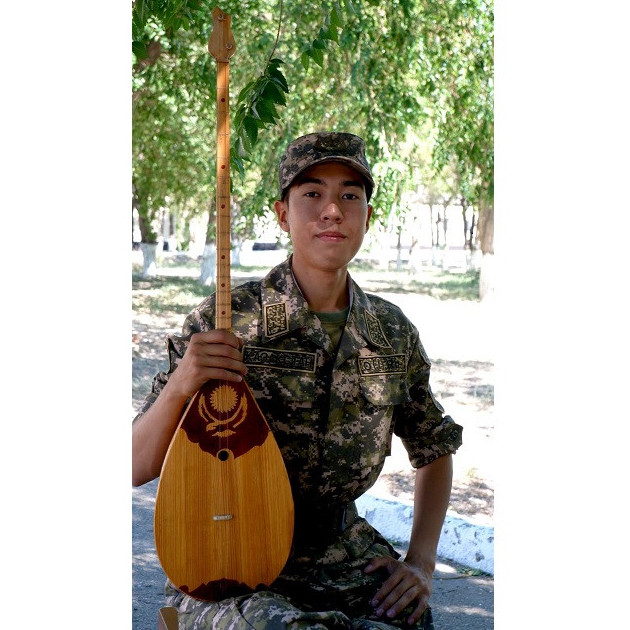 Өнерлі сарбаз