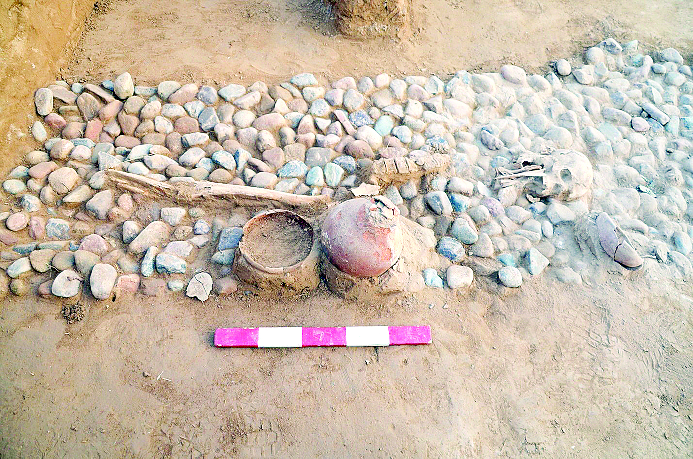 Алтын моншақты қабір