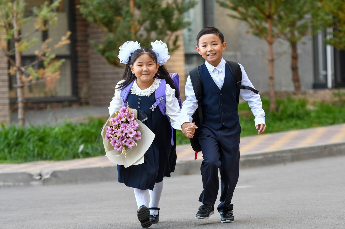 Оқушы киімі мен құралы қолжетімді ме?