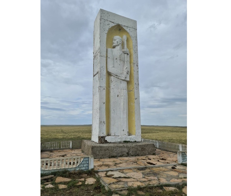 Тозығы жеткен Тәттімбет ескерткіші