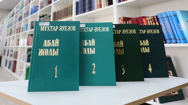 «Абай жолында» қанша кейіпкер бар?