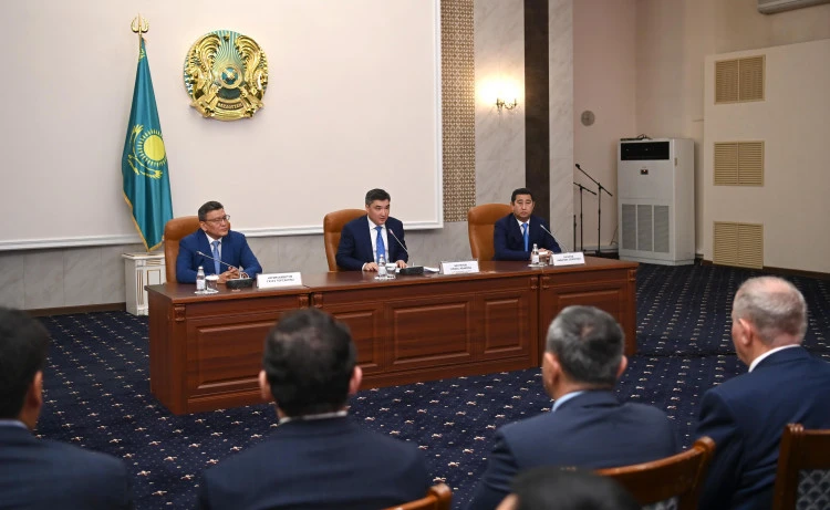 Жаңа әкімді таныстырды