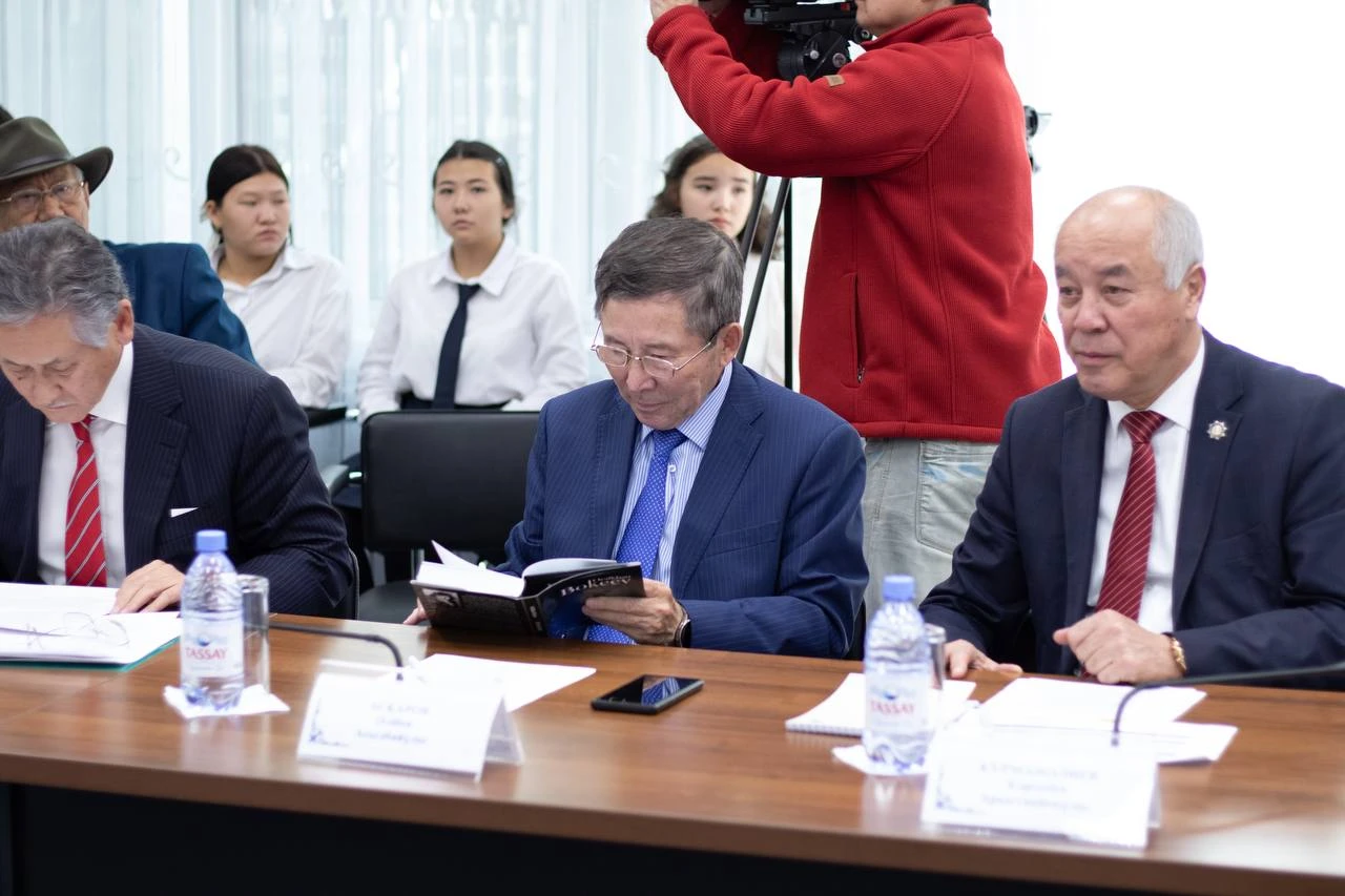 Алматыда Оралхан Бөкейдің 80 жылдығы тойланып жатыр