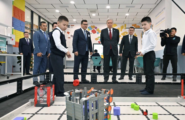 Президент «SANA» оқушылар сарайына барды