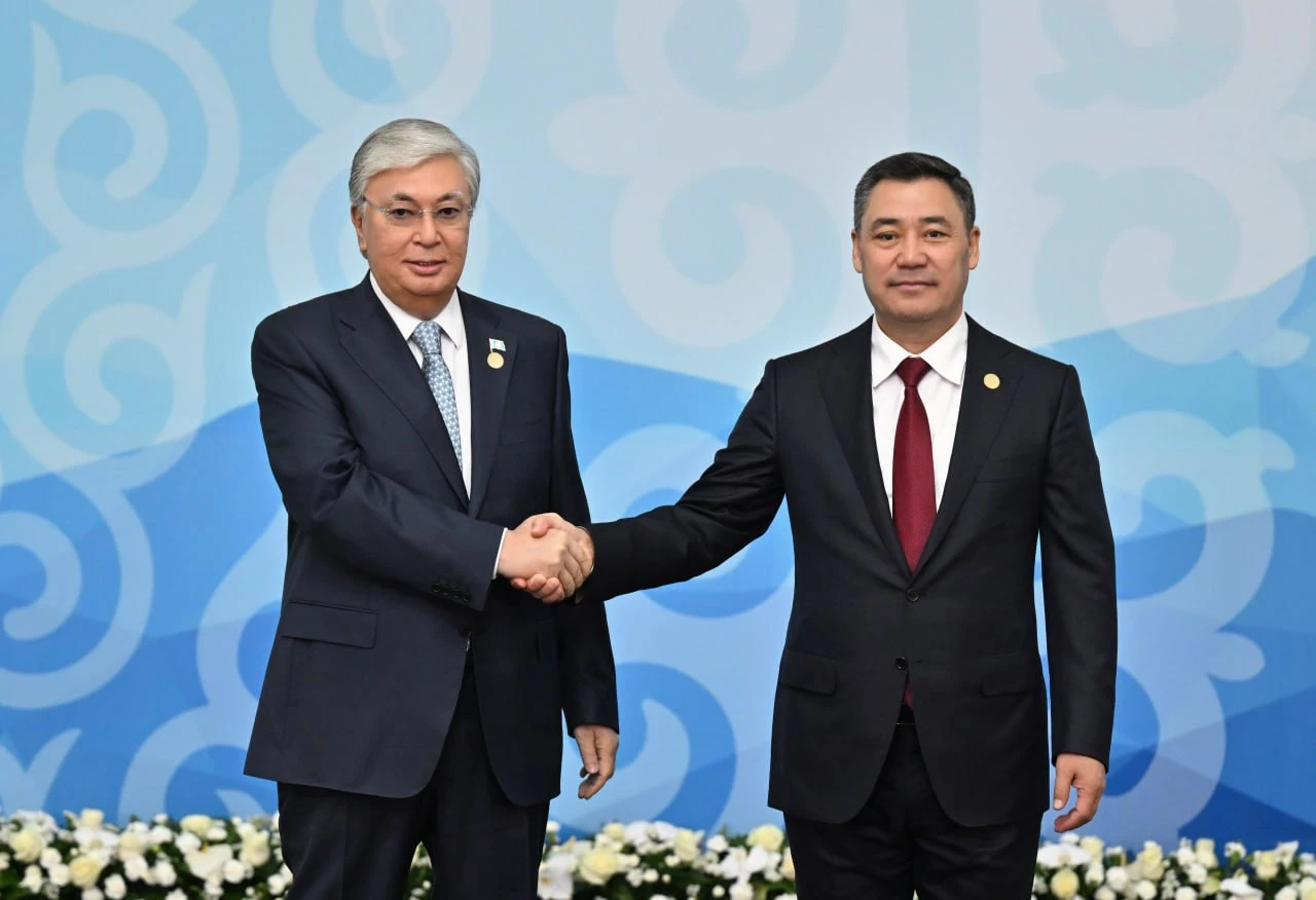 Мемлекет басшысын Қырғызстан Президенті қарсы алды