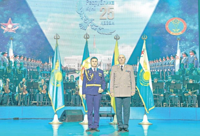 Үздік әскерилер марапатталды