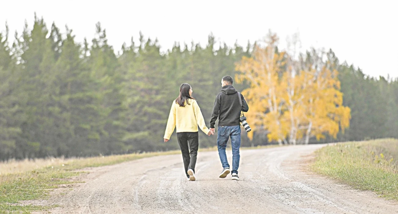 Анна Носатова, актриса, жалаңаш Желіде әйелдер қатысатын жұмсақ порно көру