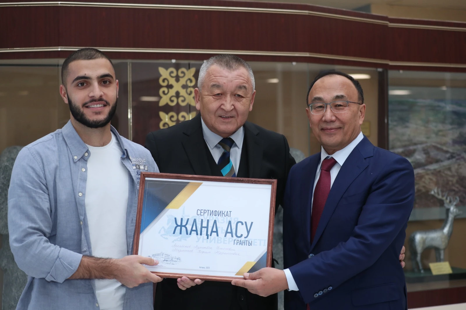 Ғалымдарға грант табысталды