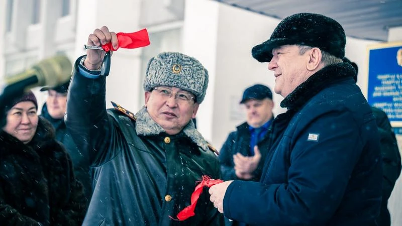 «Qarmet» көлік сыйлады