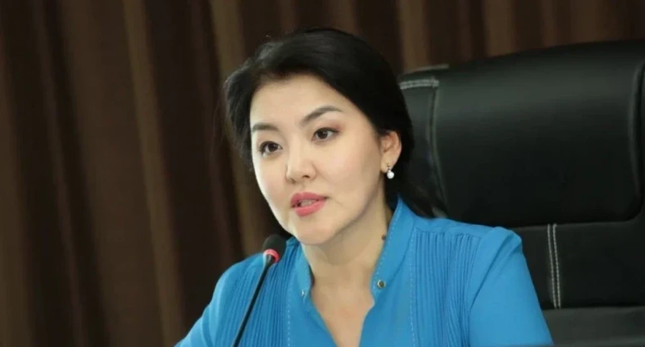 Лесбиянки тобырды пизда мен есекті жалауға мәжбүрлейді