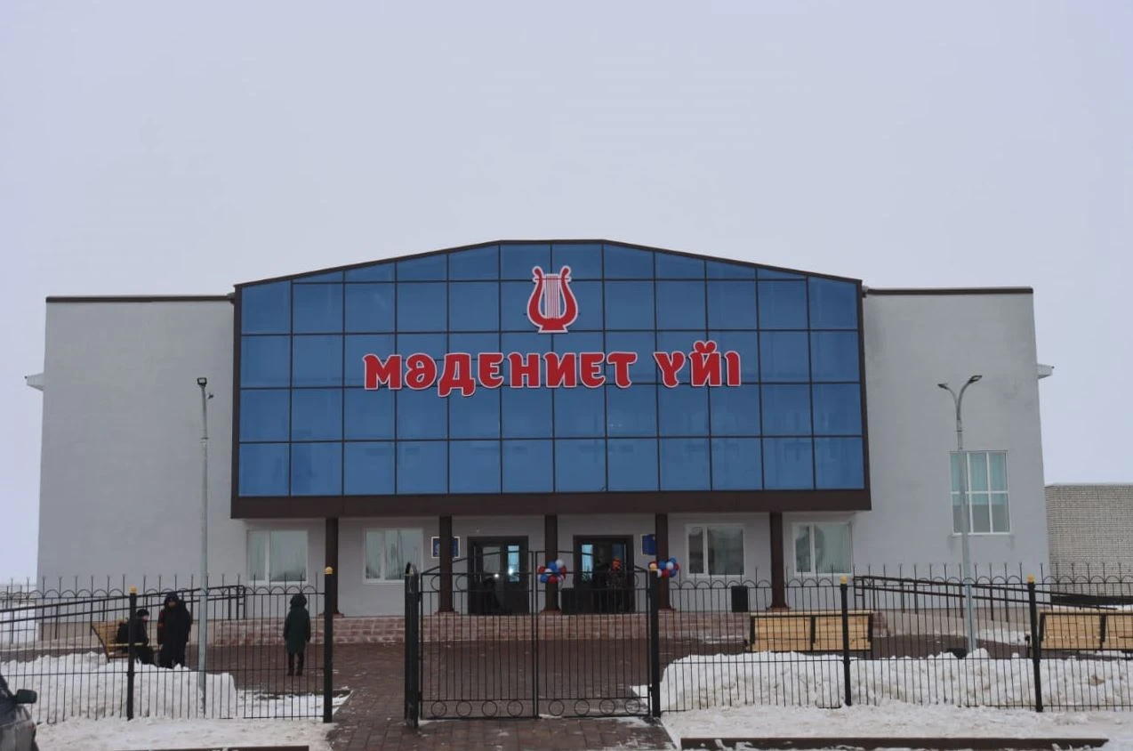 Ауылдағы мәдениет үйі