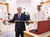 Президентке Қатар Мемлекетінің негізін қалаған шейхтің қылышы тарту етілді