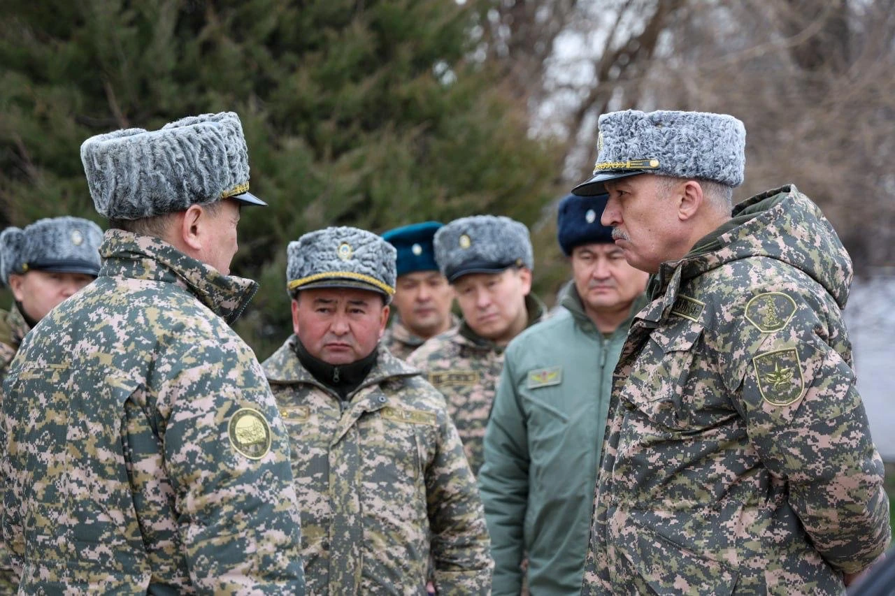 Қорғаныс министрі Шымкент гарнизонының әскери бөлімдерін тексерді