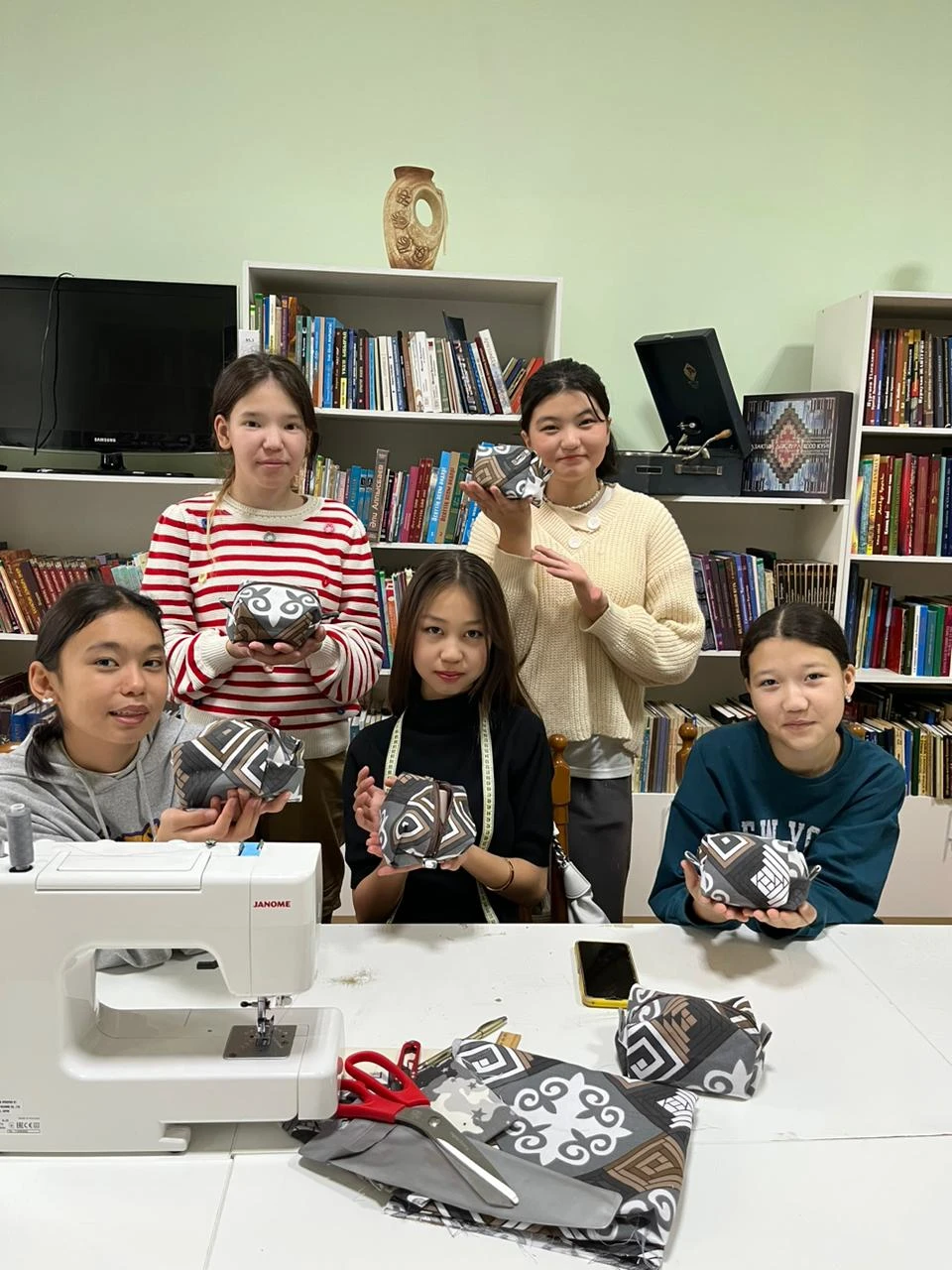 Қолөнерге баулитын үйірме