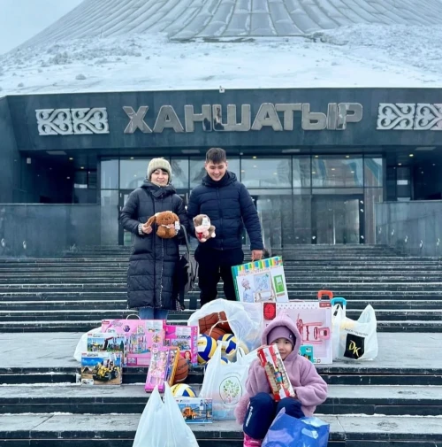 «Өзім де толқып кеттім». Жәнібек Савельев жетім балаларға ерекше тосынсый жасады