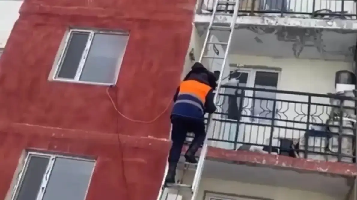 Жетісу облысында өртеніп жатқан үйден екі бала құтқарылды