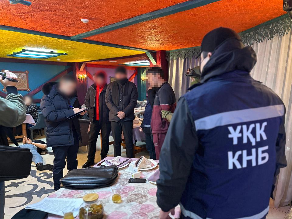 Бурабайдағы бизнесті бақылауға алмақ болған 2 тұрғын ұсталды
