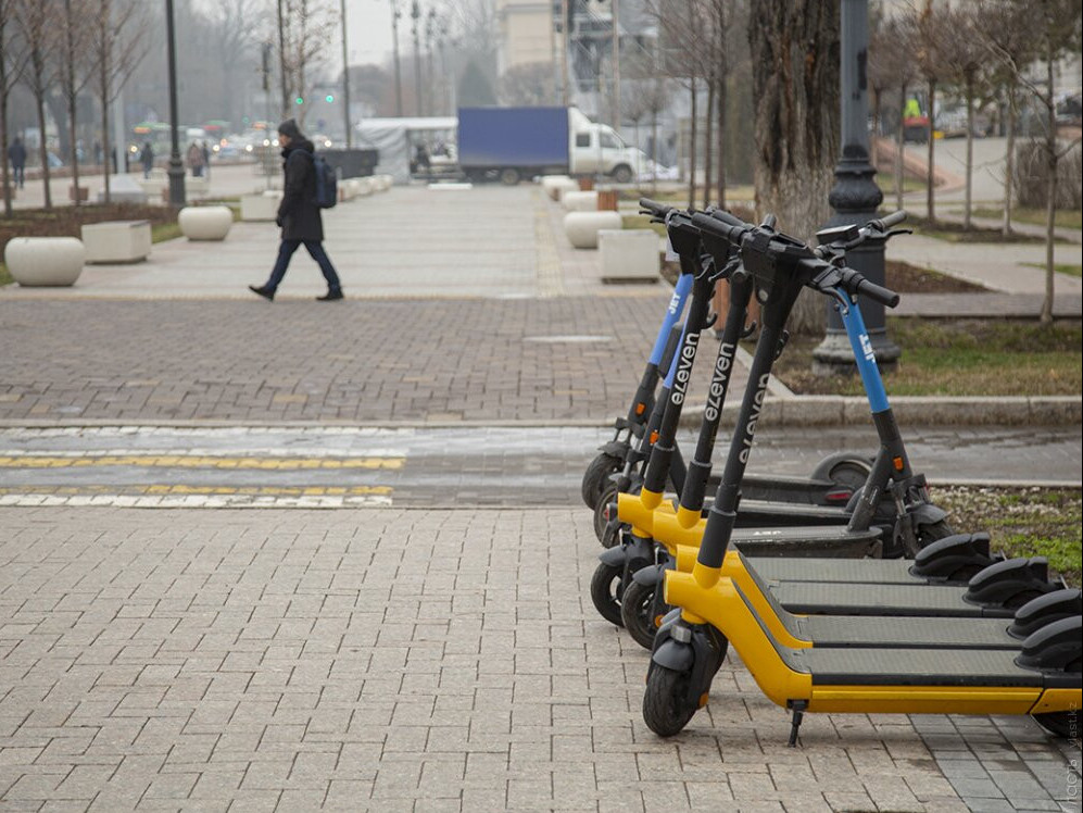 Енді әкімдер электросамокаттардың қызметін реттей алады