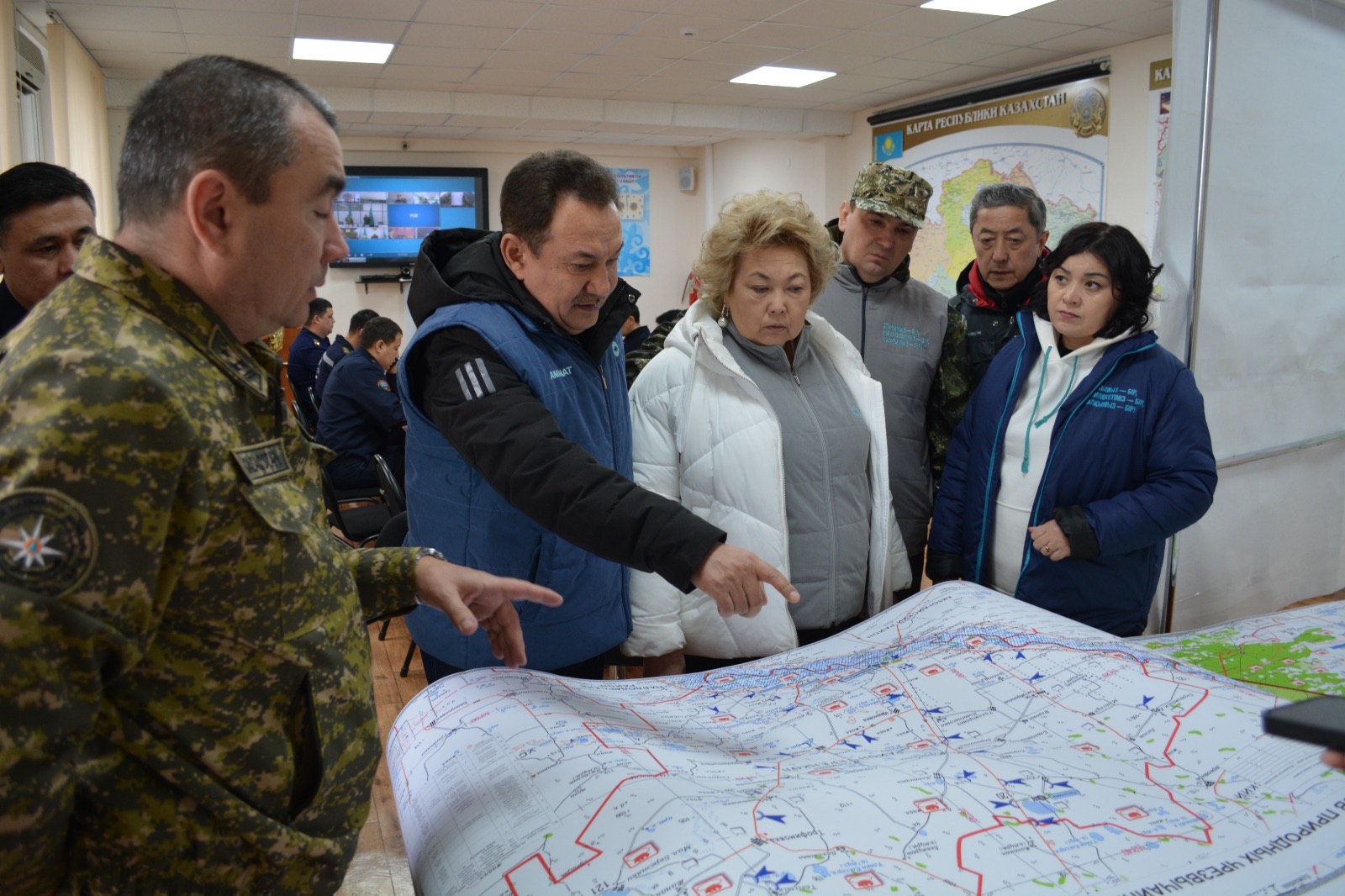 Сенаторлар тасқыннан зардап шеккен өңірлерде жүр