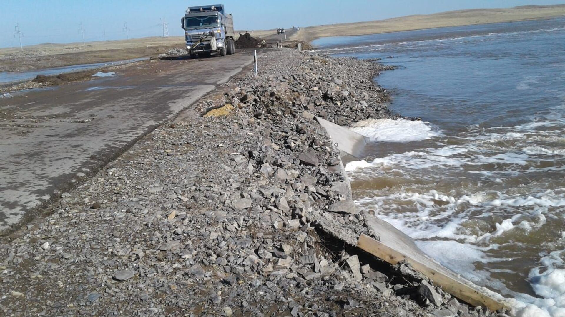 Су тасқынына байланысты бірнеше жол жабылды