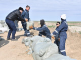 Депутаттар өңірлерде су тасқынының кезекті легіне дайындалуға көмектесіп жатыр