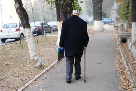 «Далада ұйықтап жатқан». Жетісу облысының тұрғыны әкесін үйден қуып шықты