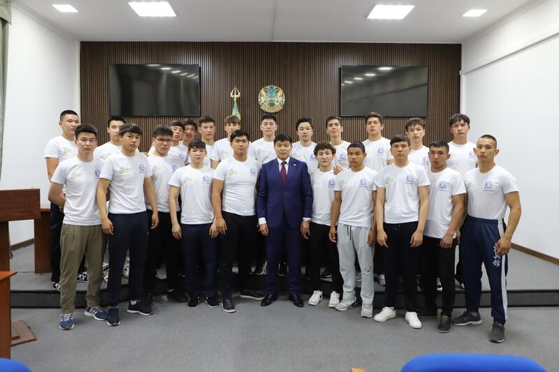 Қазақстанда алғаш рет «Мектеп барысы» өтті
