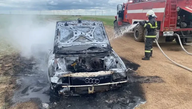 Павлодар облысында көлік түгі қалмай өртеніп кетті