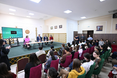 Нұртөре Жүсіп Астана әкімдігінің технологиялық колледжінің ұжымымен кездесті