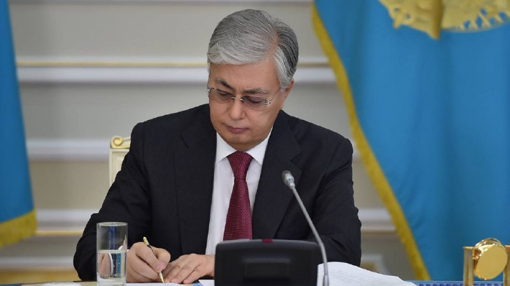 Президент Қазақстан-Қытай арасындағы көлік бағытын дамытуға қатысты бірқатар заңға қол қойды