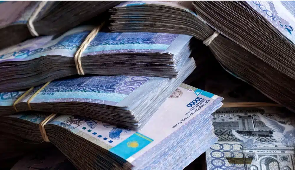 3,3 мыңға жуық қызметкер үстемеақы алады