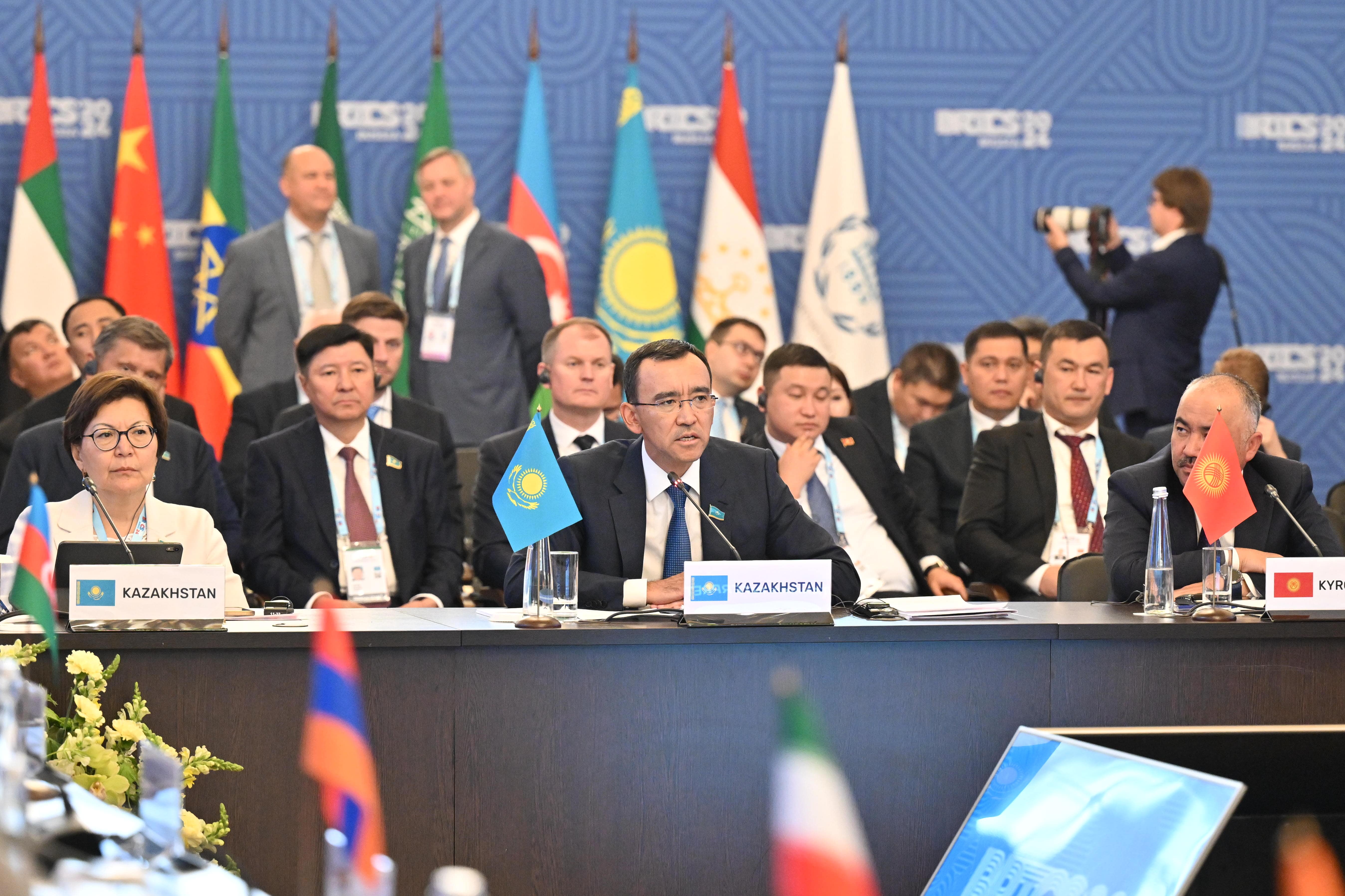 Мәулен Әшімбаев БРИКС Парламенттік форумына қатысты