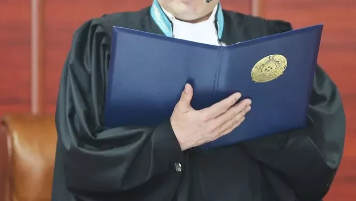 Алматы облысында ер адам өзінің туған қыздарын зорлап келген