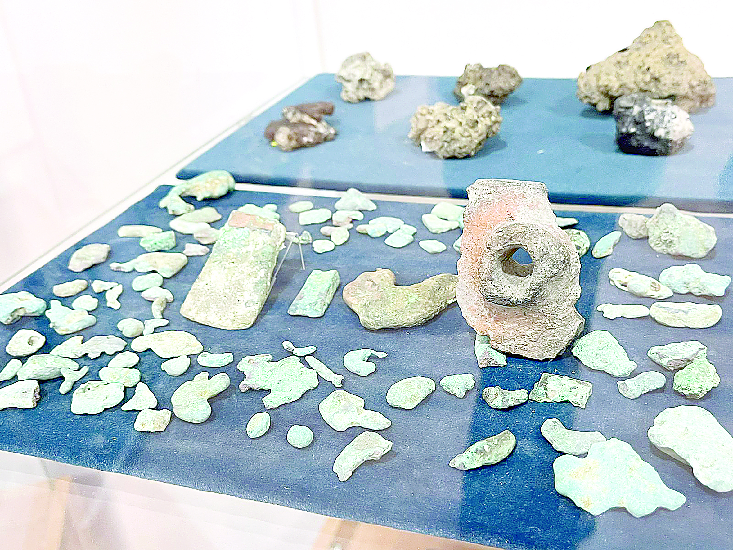 Жарқырап жақұт тастары...