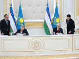 Қасым-Жомарт Тоқаев пен Шавкат Мирзиёев бірнеше маңызды құжатқа қол қойды