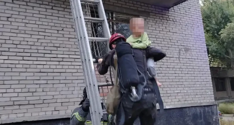 ШҚО-да өрт шығып, 15 адам қауіпсіз жерге көшірілді