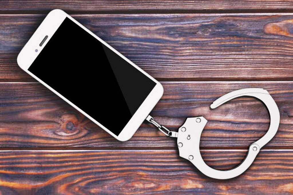 Астанада аялдамада тұрған қызды тонап кеткен