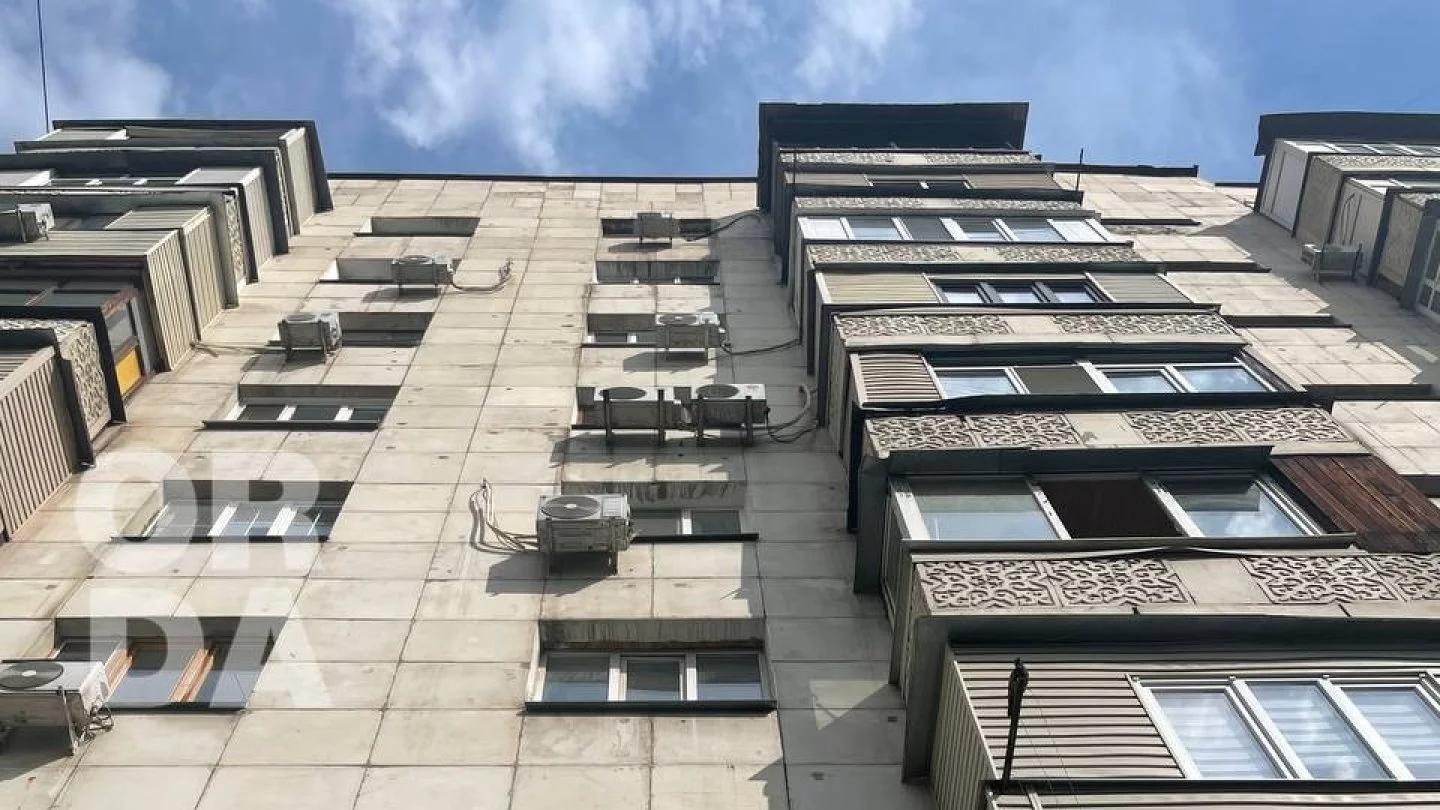 Алматыда әйел 4 жастағы ұлымен бірге терезеден құлап кетті